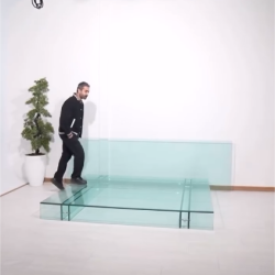 تخت شیشه ای
